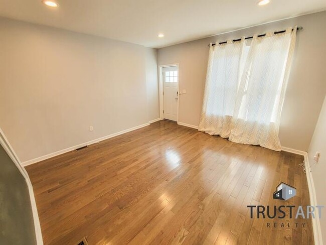Building Photo - 3 Bedroom House in Germantown