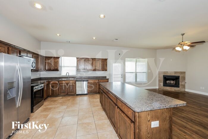 Building Photo - 614 Canvas Ct