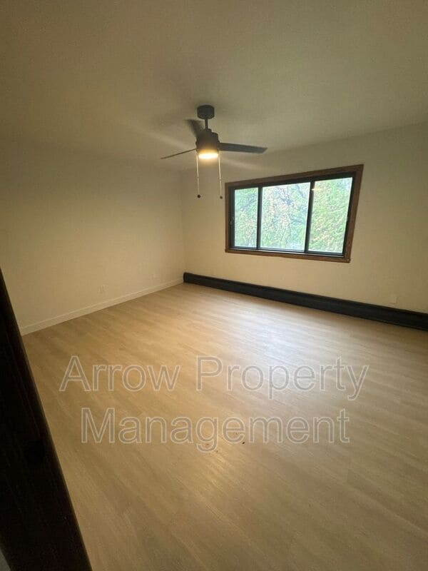 Building Photo - 215 E Arbor Ave