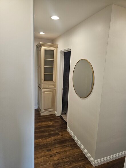 Building Photo - 3250 Lowry Rd