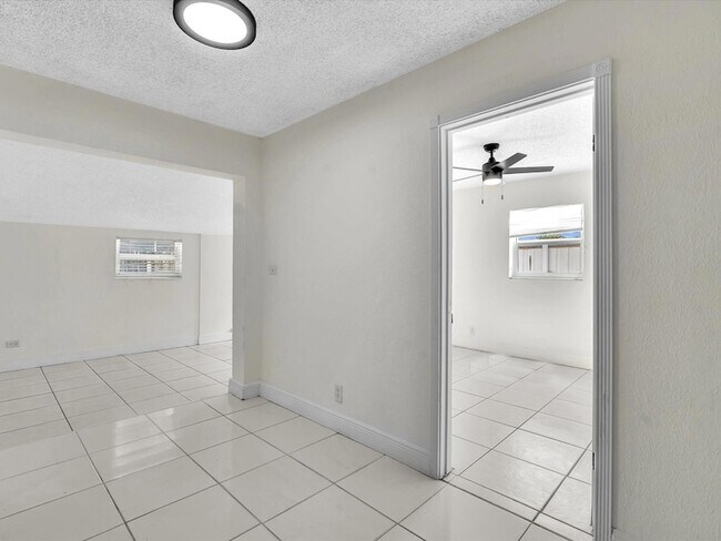 Building Photo - 6661 Meade St