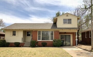 Building Photo - Super Cute Home in The Village