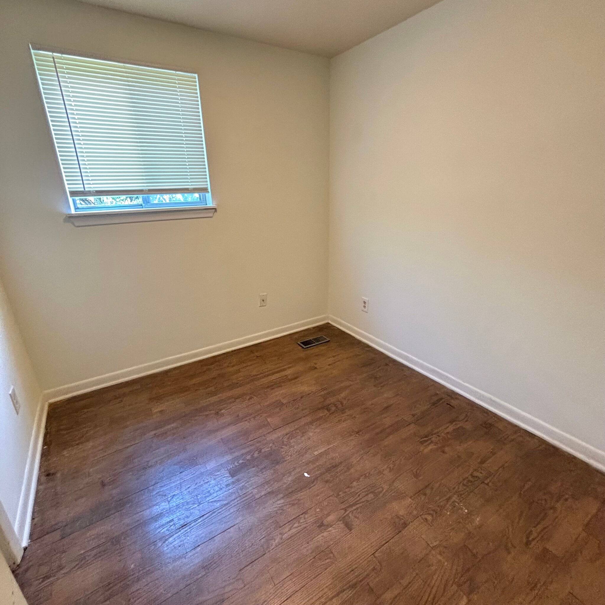 Building Photo - 1634 Greencrest Ave