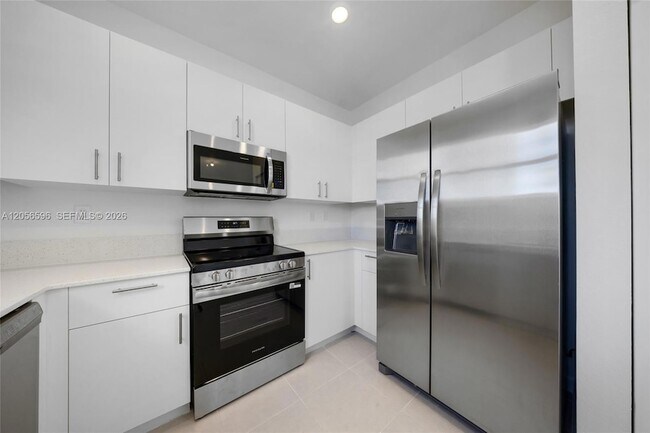 Building Photo - 2567 SE 25th Ter