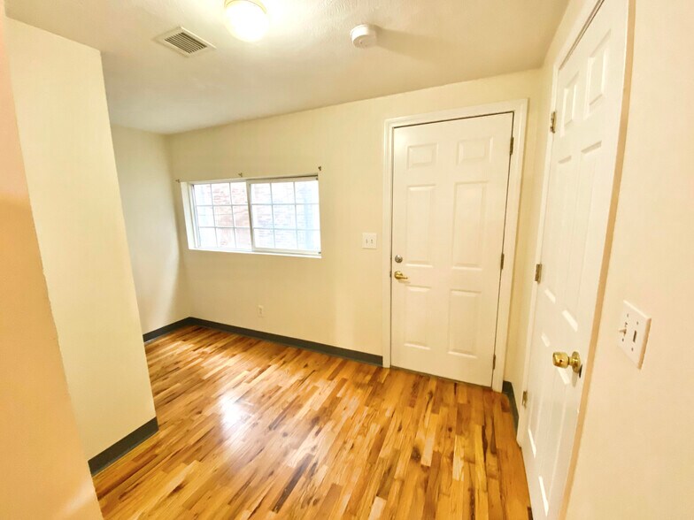 Building Photo - 838 Huntington Ave