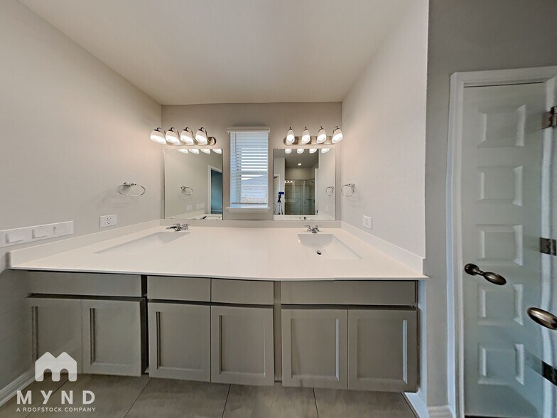 Building Photo - 1133 Kerrwood Wy