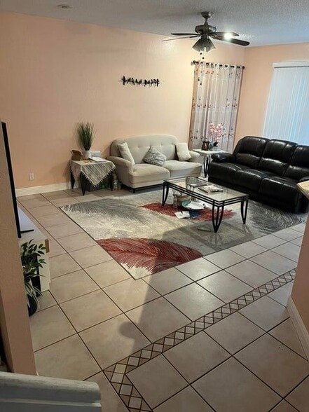 Building Photo - 18051 Rhumba Way
