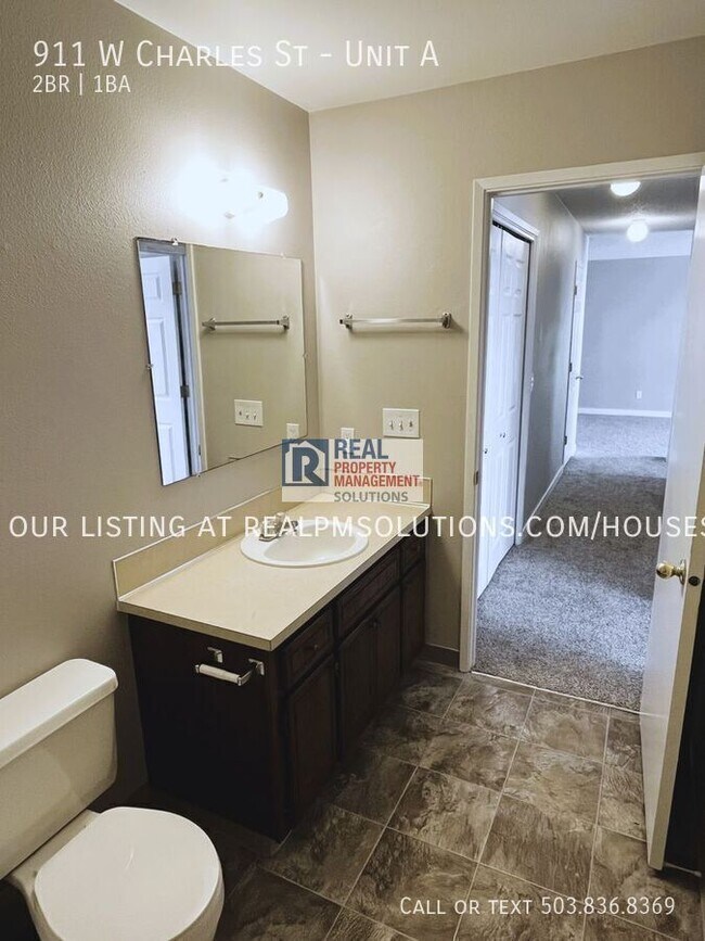 Building Photo - 911 Charles St