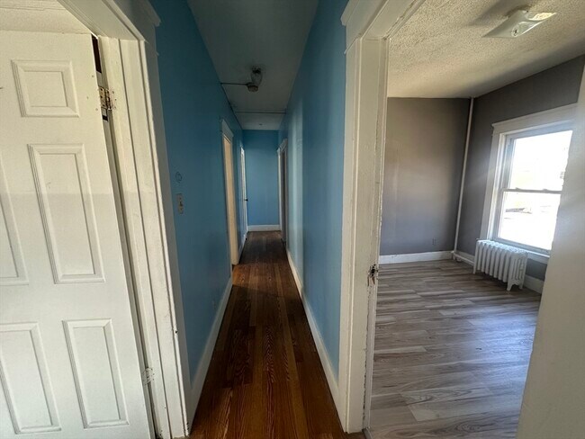 Building Photo - 124 Kendall St