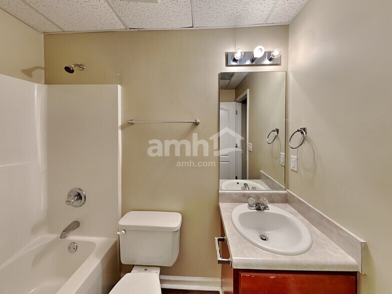 Building Photo - 15 Jeremiah Way