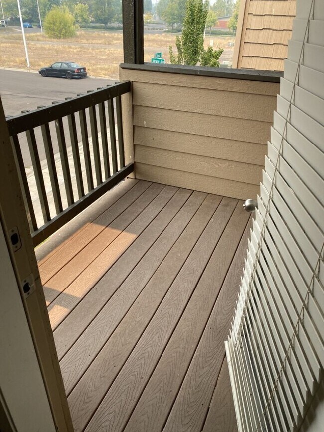 Building Photo - WC7673-7677