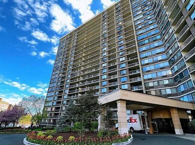 Primary Photo - 2 Bay Club Dr