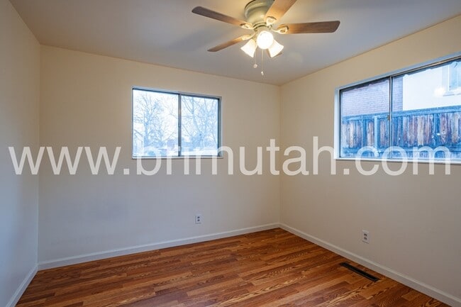 Building Photo - 3953-3955 Alberly Way