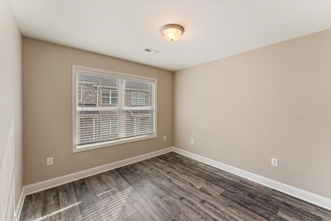 Building Photo - 420 Flt Rdg Wy