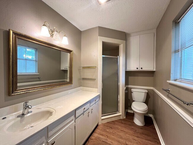 Building Photo - 3512 Glendale Dr