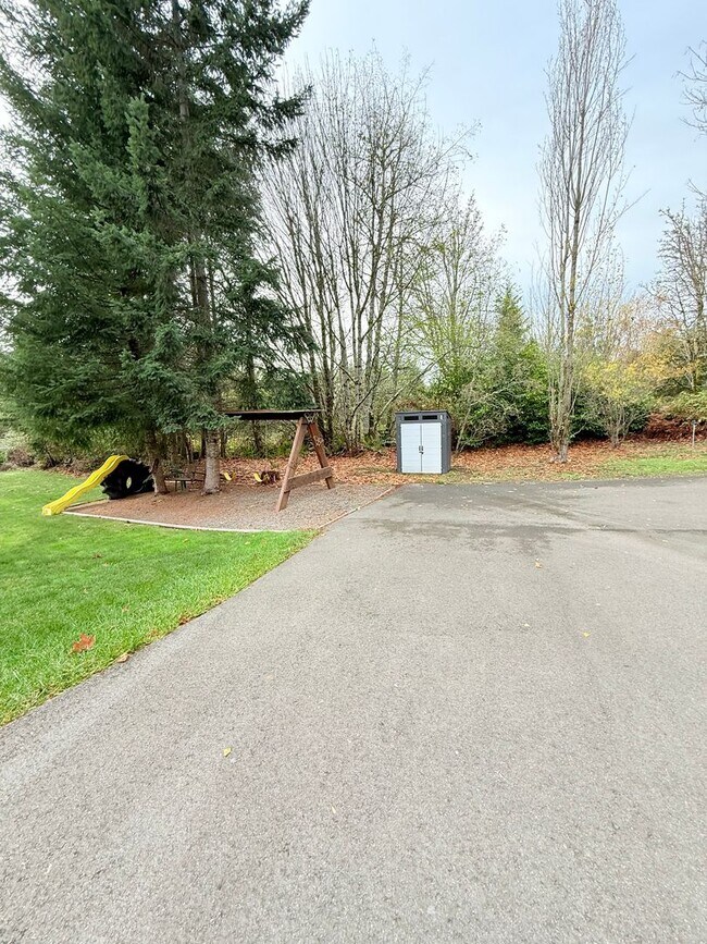 Building Photo - Beautiful house in Maple View Meadows.
