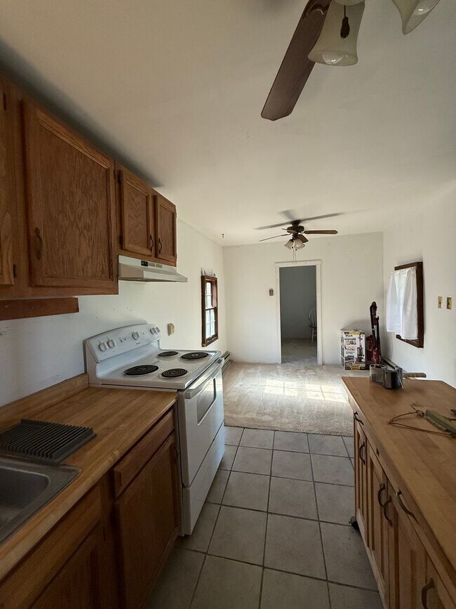 Building Photo - Charming One-Bedroom Cottage on 60-Acre Farm