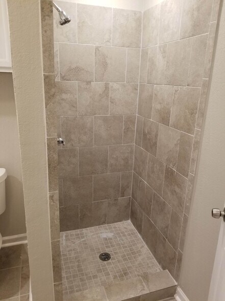 Shower - 601 N Pruett St