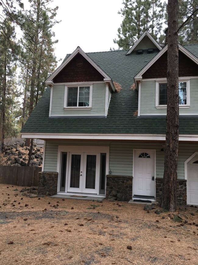 Building Photo - Deschutes River Woods STUDIO!