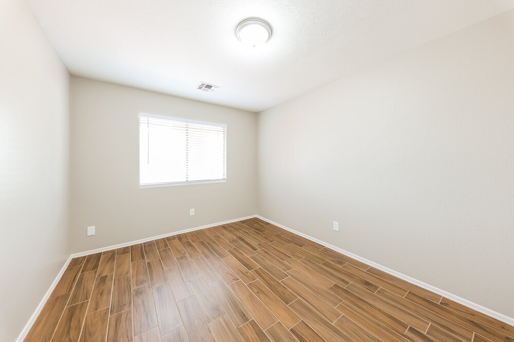 Building Photo - 3213 S 63rd Ln