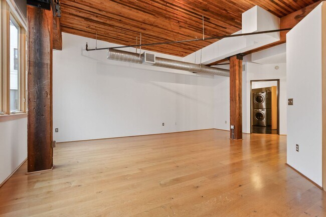 Building Photo - Chic, urban studio condo in the Pearl—Peaceful, In-unit w/d, 14-ft ceilings, deeded parking