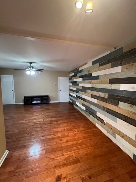 Building Photo - 1100 W Ritner St