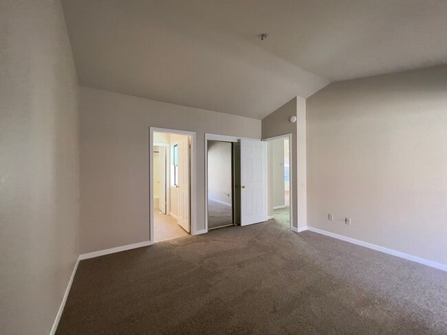 Building Photo - 64 Fountain Grove Cir