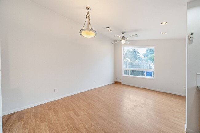 Building Photo - 6830 SE 50th Ave