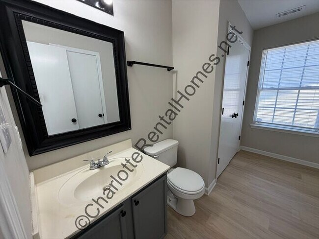 Building Photo - Updated 3 bedroom home in Concord with new kitchen & flooring!