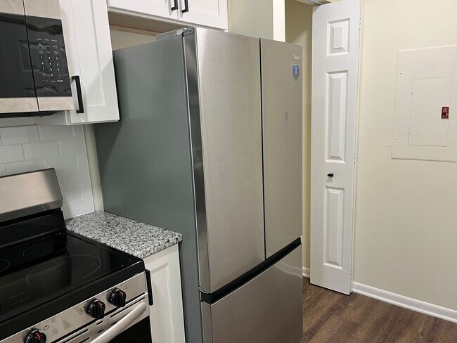 Building Photo - 3873 Fairmont Ave