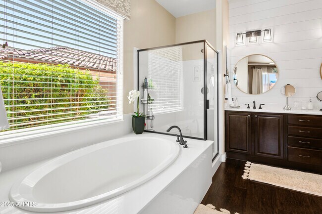Building Photo - 5803 E Parnell Dr