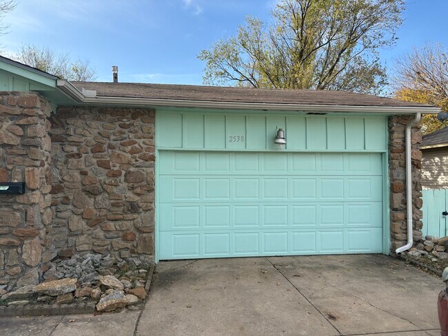 Building Photo - 2538 E 48th St N