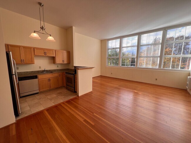 Building Photo - Historic Lincoln School Condo in downtown Eugene