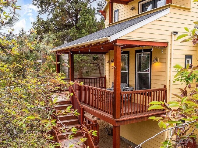 Building Photo - 2242 NW Torrey Pines Dr