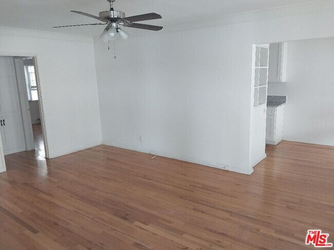 Building Photo - 8559 Holloway Dr