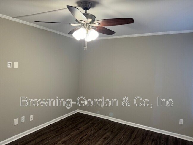 Building Photo - 215 Hillsboro Pl