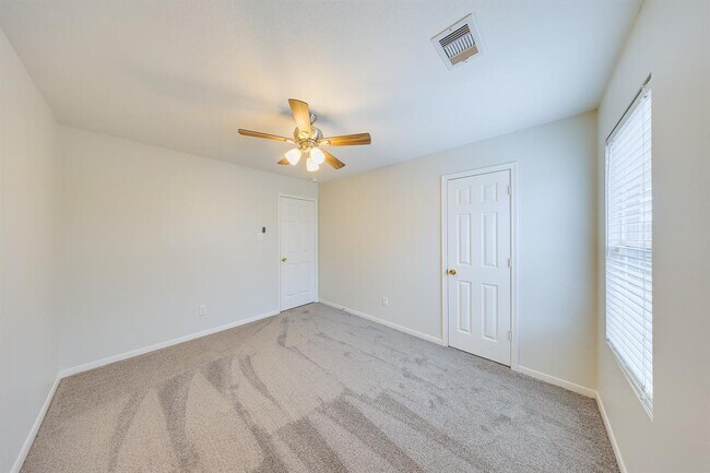 Building Photo - 1122 Reedpoint Dr