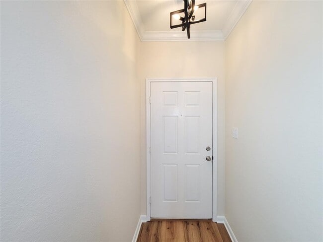 Building Photo - 1610 Pointe Leone