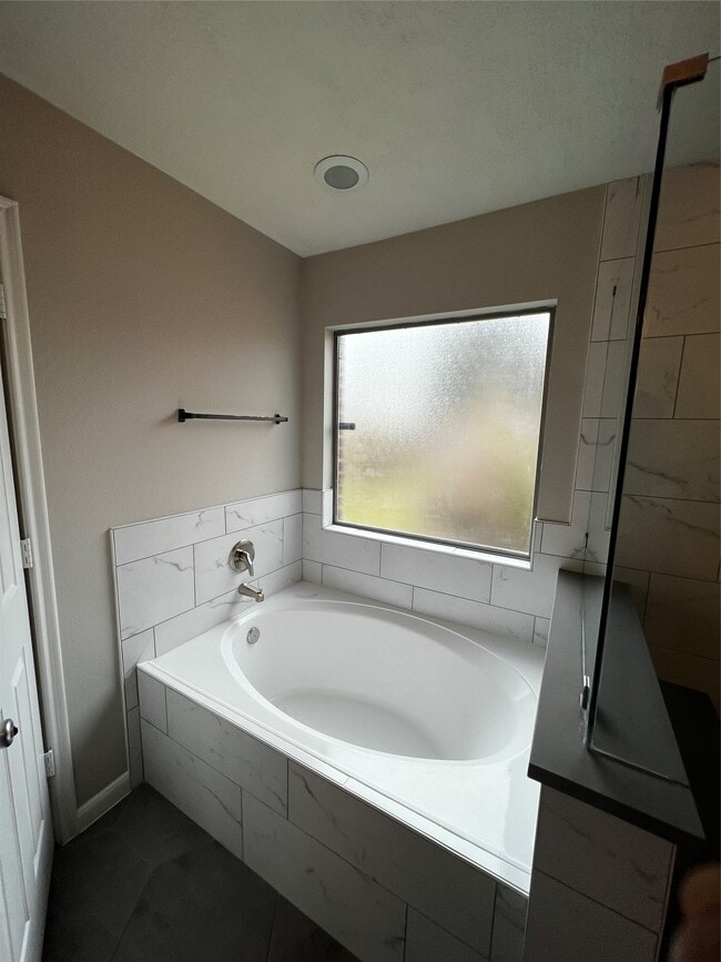Building Photo - 6702 Path Way Ct