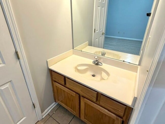Building Photo - Now Leasing A 5 Bedroom 2 Bath Home In Memphis. Availalbe Now