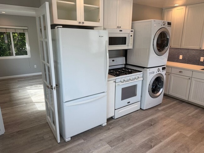 Building Photo - 4742.5 Lotus St