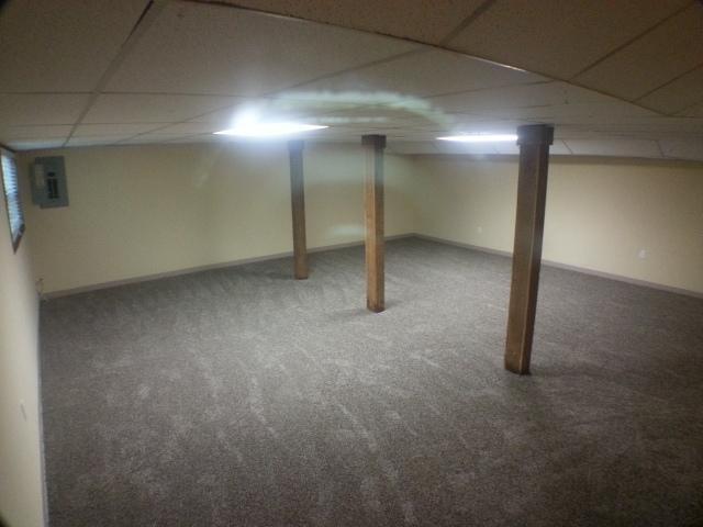 Building Photo - Charming 3 Bedroom / 2 Bath with Finished Basement!