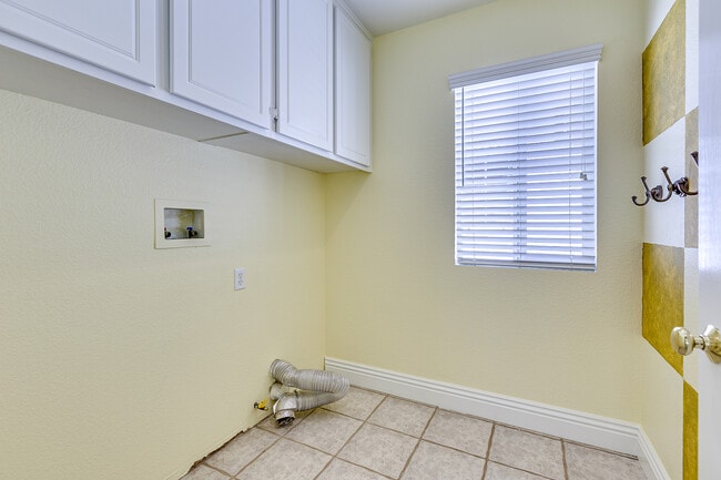 Building Photo - 5960 Juniper Ct