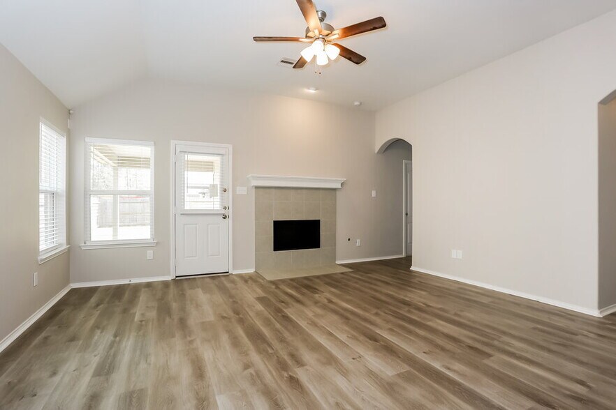 Building Photo - 1104 Bight Ct