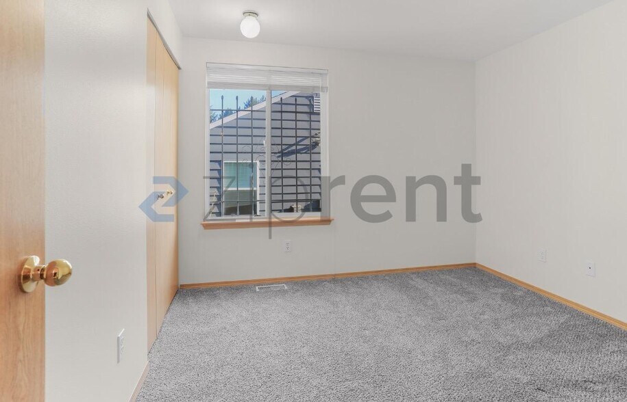 Building Photo - Unit