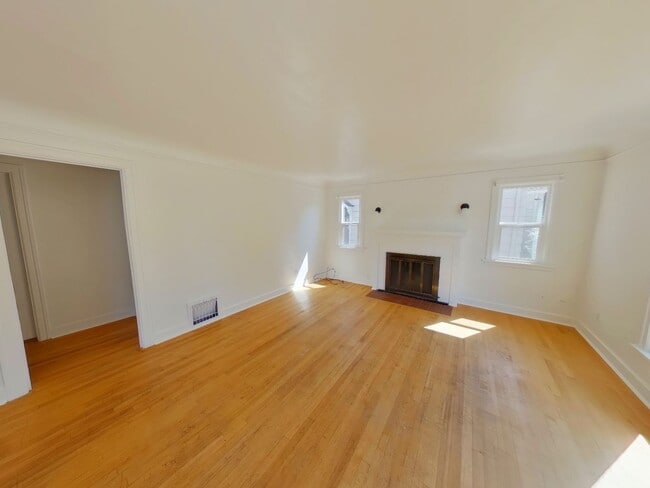 Building Photo - Large 3 Story Remodeled Home