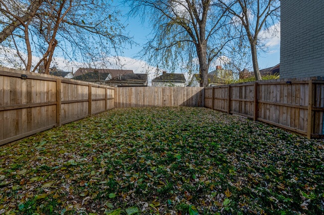 Building Photo - 723 Columbia St