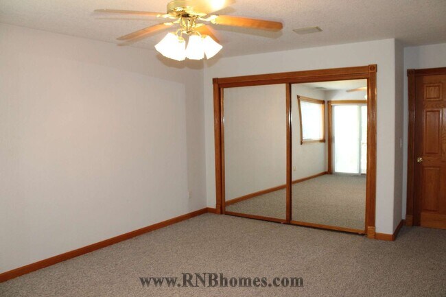 Building Photo - 677 Hoppe Ln
