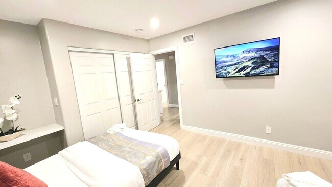 Building Photo - 8354 Adams St