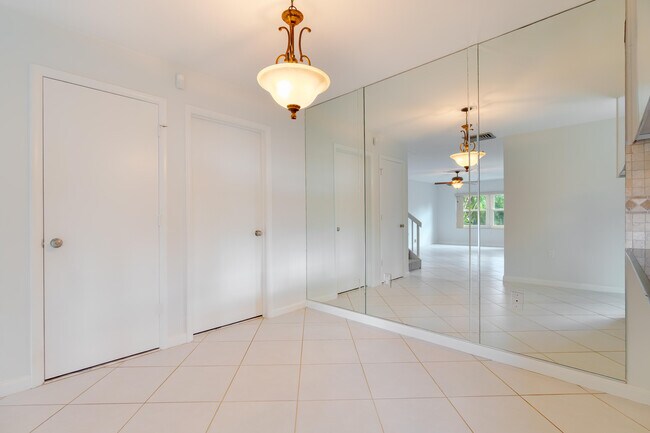 Building Photo - 31 Clinton Ct